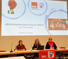 Monica Richter, Bettina Messinger, Christiane Kern leiten die Versammlung.