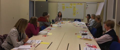 Interessierte Zuhörerinnen bei der AsF München